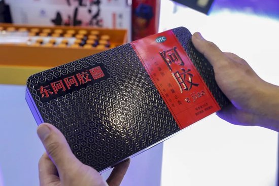 业绩封神，350亿巨头股价却跌停了