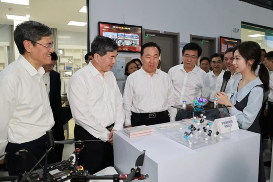 同为“东部重要中心城市”，南京、杭州、苏州如何各展所长