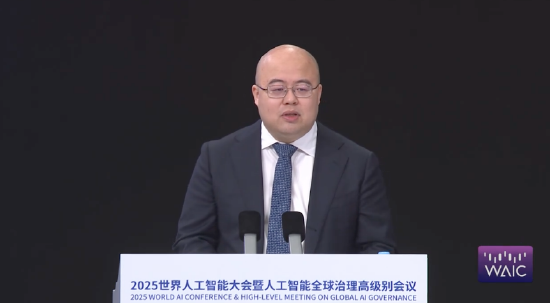 直击WAIC | MiniMax闫俊杰：公司70%代码由AI生成