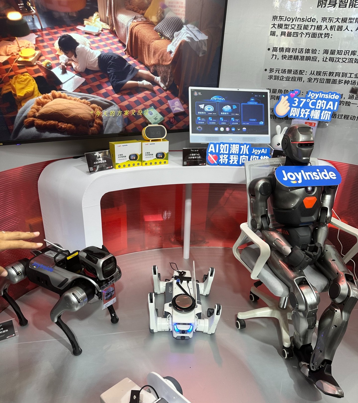 能摊煎饼、会做咖啡，还能独自经营便利店！万亿级机器人市场，“京东们”正在翻倍投入